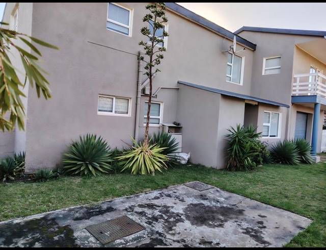 4 BEDROOM HOUSE FOR SALE IN PRINGLE BAY
